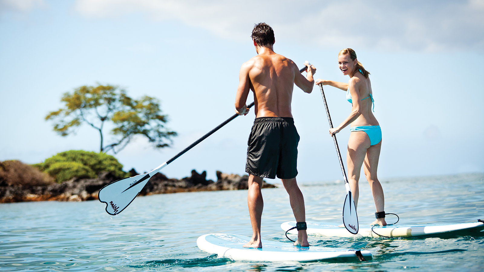 Couples Paddle Boarding in Hualalai
